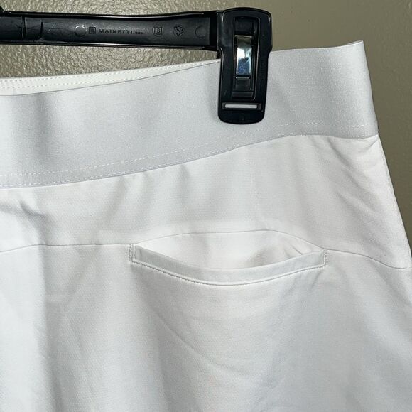 EXCELLENT CONDITION WOMEN’S MEDIUM GREG NORMAN WHITE SKORT - Picture 6 of 10
